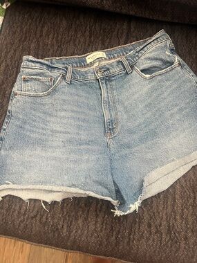 Abercrombie & Fitch The dad short, high rise size 33/16